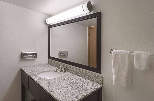 Woodburn Hotel | La Quinta Inn & Suites by Wyndham Woodburn