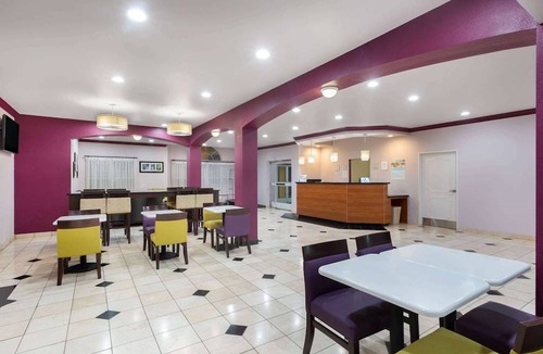 Tulare Hotel | La Quinta Inn & Suites by Wyndham Tulare