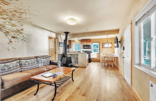 East Shore Cabin | Lake Almanor Resort Lakefront, Dorado Inn Cabin #2