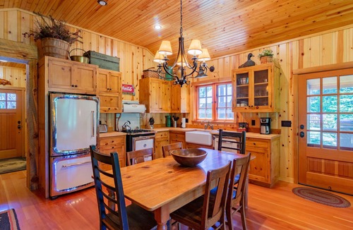 Camp Sherman Cabin | Lake Creek Lodge