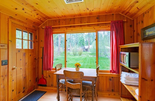 Camp Sherman Cabin | Lake Creek Lodge
