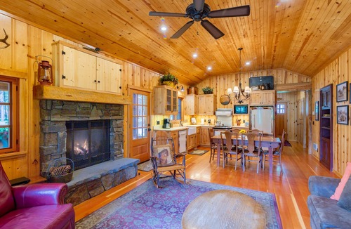 Camp Sherman Cabin | Lake Creek Lodge