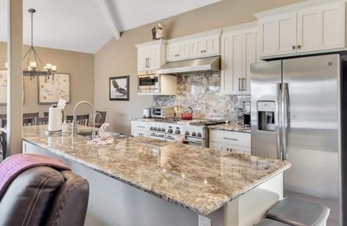 Oak Shores House | Lake Front at the Dragon w/Dock