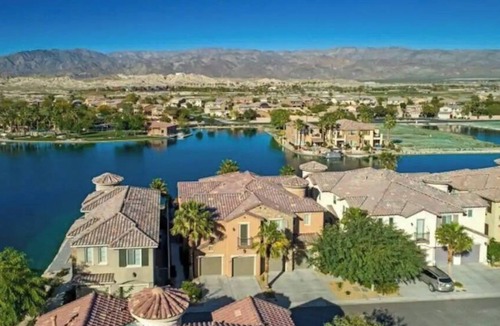 Terra Lago House | LAKE FRONT VILLA - Close to Fantasy Springs! Lic# 051057