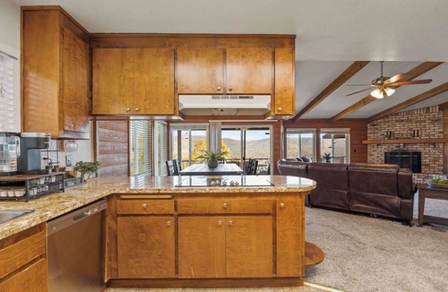 Oroville East House | Lake House Cabin-Great views of Lake Oroville!