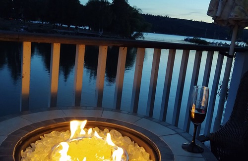 Downtown Klamath Falls House | Lake House retreat kayaking,boating, bird watching