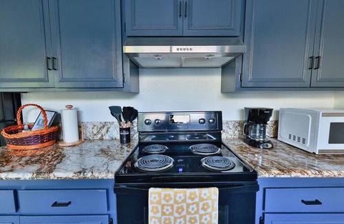 Orangevale House | Lake Natoma Retreat - minutes from Downtown Folsom - 3 Beds 2 Baths
