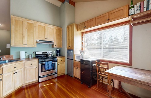 Comstock Acres Cabin | Lake Tahoe Cabin with Hot Tub, Private Studio & Yard - Near Resorts