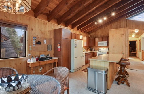 McKinney Estates House | Lake Tahoe Treasure! 4 BDR Under 10 Min to Beaches, Skiing, Dining & More
