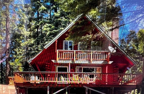 Lake Almanor Country Club Cabin | Lake front, Private Dock, inside the country club