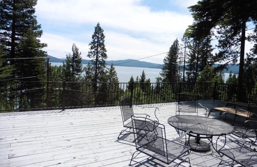 Lake Almanor Country Club Cabin | Lake Almanor County Club sleeps ten people beautiful view of lake off huge deck