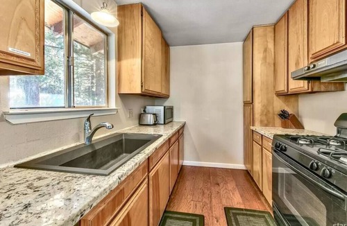 Al Tahoe House | Lake View 4 bdr family home w/hottub