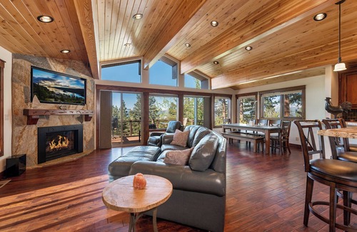 Zephyr Cove House | Lake View Stylish Timber House - South Lake Tahoe. Nevada