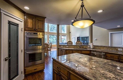 Lakehead House | Lakefront, 3300 Square Feet, 4 Bedrooms, Sleeps 12 - Shasta Lakeshore Retreat 20