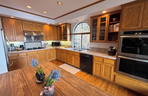 Boulder Bay Ski Chalet | Lakefront, Arcade, Hot Tub, Dock in Boulder Bay- Amazing Views