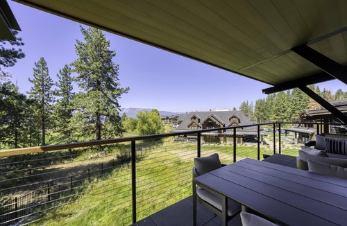 Stateline Condo | Lakefront community 2,775 sqft. 4 bed, 4 bath Condominium