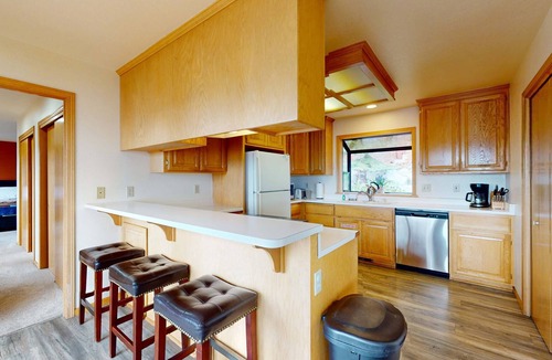 South Lake Tahoe House | Lakefront gem with private beach - perfect for ski lease & summer break
