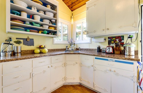 Glen Ellen Cabin | Lakefront Glen Ellen Cabin w/Views Near Wineries!