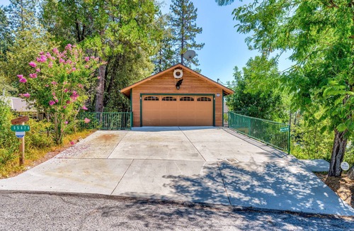 Bass Lake House | Lakefront Home w/Private Dock 3BR + Bonus Loft Game Room Sleeps 10