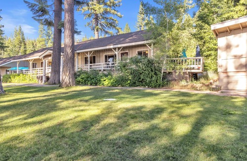 East Shore Cabin | Lakefront Lake Almanor Resort, Dorado Inn Cabin #4