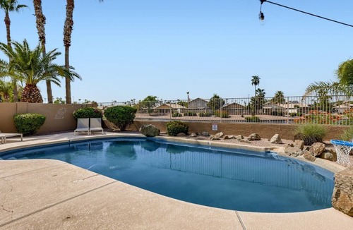 Desert Sands Golf Country House | 🌵🌴Lakefront Mesa family home+ private HEATED pool (no extra fee!)