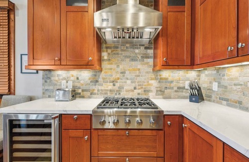 Sierra Shores Condo | Lakefront Modern Luxury w/Hot Tub, Fireplace, PEAK SS1