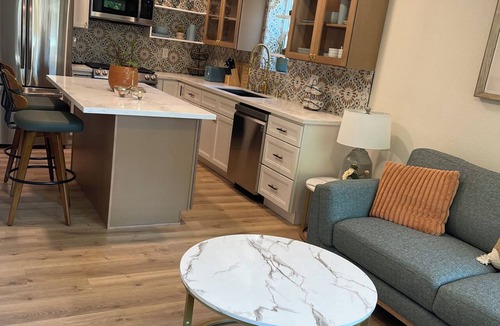 Lake Elsinore Apartment | Lakeshore new ADU home, lg 1-2 bed/office own kitchen, bath, entry, yard, pkg,