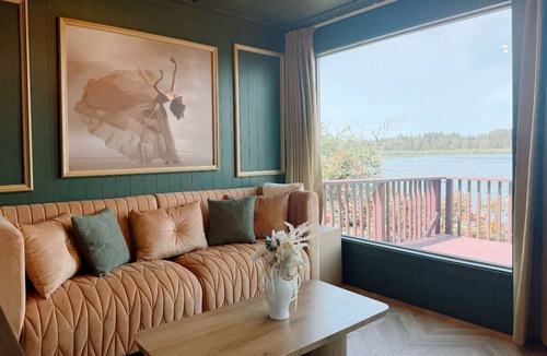 Dunes City Cabin | Lakeside Cabin with custom artwork near Florence