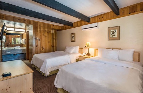 Bass Lake Hotel | Lakeside Chalet with Fireplace & Marina Access | Near Yosemite National Park