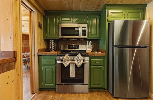 Fawnskin Cabin | Lakeside Lodge - Deck Views, Golf, Basketball, Spa