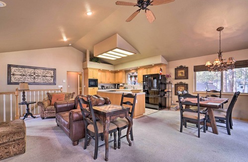 Al Tahoe House | Lakeside Tahoe Getaway - Ski, Hike & Swim!