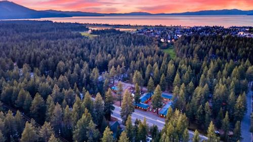 Y Area House | Lakesong Lodge by AvantStay