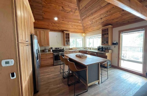 Concow House | Lakeview 4 Acres-Zipline, Playfort near Waterfalls, Hiking, Fishing