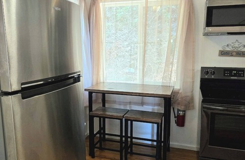 Cedar Ridge Cabin | Lakeview Country Cabin ~ 2 Bdrm