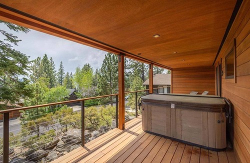 Lake Forest House | Lakeview Delight in Dollar Point Tahoe City