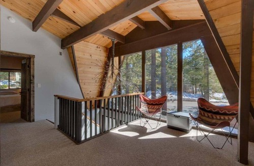 Lake Forest House | Lakeview Lodge in Dollar Point Tahoe City -HOT TUB - large home