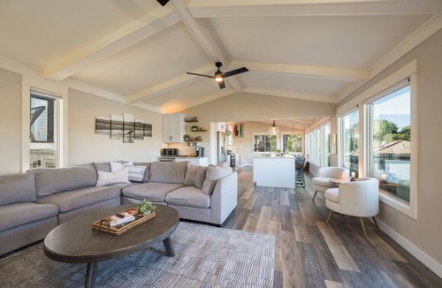 Atascadero House | LakeView - Pool - Hot Tub - Game Room - Walk to Park/Zoo - putt putt golf
