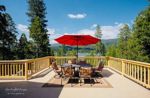 Wishon Apartment | Lakeview Suite for 2 - Hot Tub - Dog Friendly