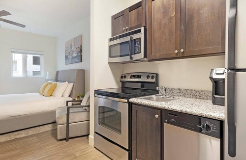 Pearl District Apartment | Landing | Amazing Studio, Gym, Courtyard
