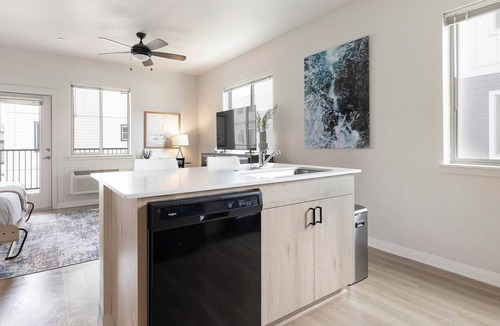 Woodburn Apartment | Landing | Beautiful Studio, Clubhouse, Pool