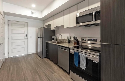 North Mountain Apartment | Landing | Chic 1BD, Gym, Pool