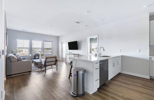 Santa Rosa Apartment | Landing | Chic 2BD, Courtyard, Gym