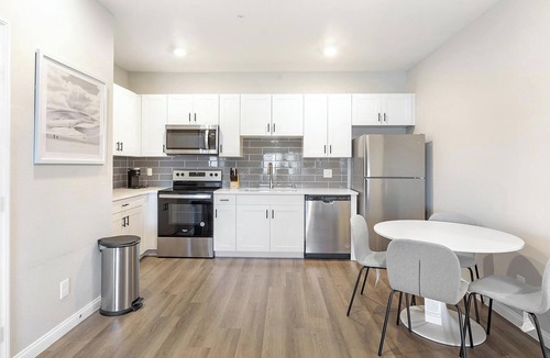 Townsite Apartment | Landing | Chic 2BD, Rooftop Lounge, Pool