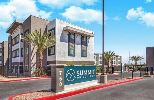 Townsite Apartment | Landing | Chic 2BD, Rooftop Lounge, Pool