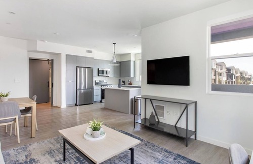 Rhodes Ranch Apartment | Landing | Chic 2BD, Clubhouse, Gym