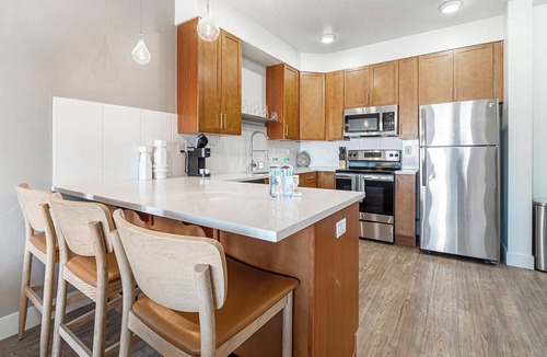 South Salt Lake Apartment | Landing | Modern 1BD, Gym, Courtyard