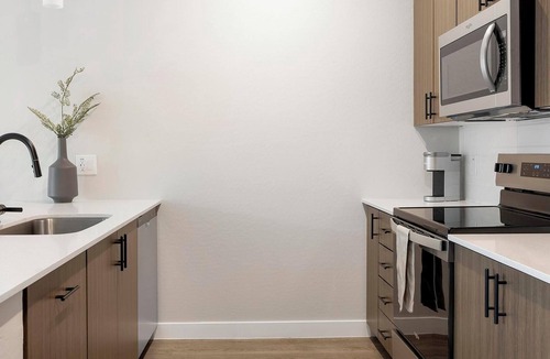 Goodyear Apartment | Landing | Modern 1BD, Clubhouse, Pool
