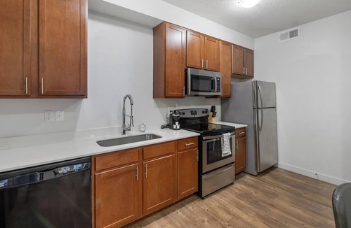 South Salt Lake Apartment | Landing | Modern 1BD, Pool, Gym