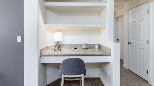 Mission Valley West Apartment | Landing Modern Apartment with Amazing Amenities (ID5499X01)