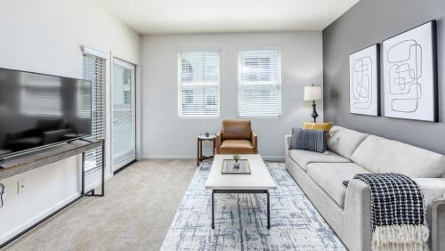 Mission Valley West Apartment | Landing Modern Apartment with Amazing Amenities (ID5499X01)